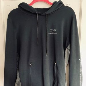 Vineyard vines light black active sweatshirt
